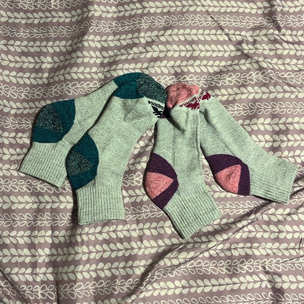 2 pack pair of warm winter socks. Great for hiking in snow.